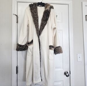 Pottery Barn Faux Fur Robe No Size Tag Estimate An XL
